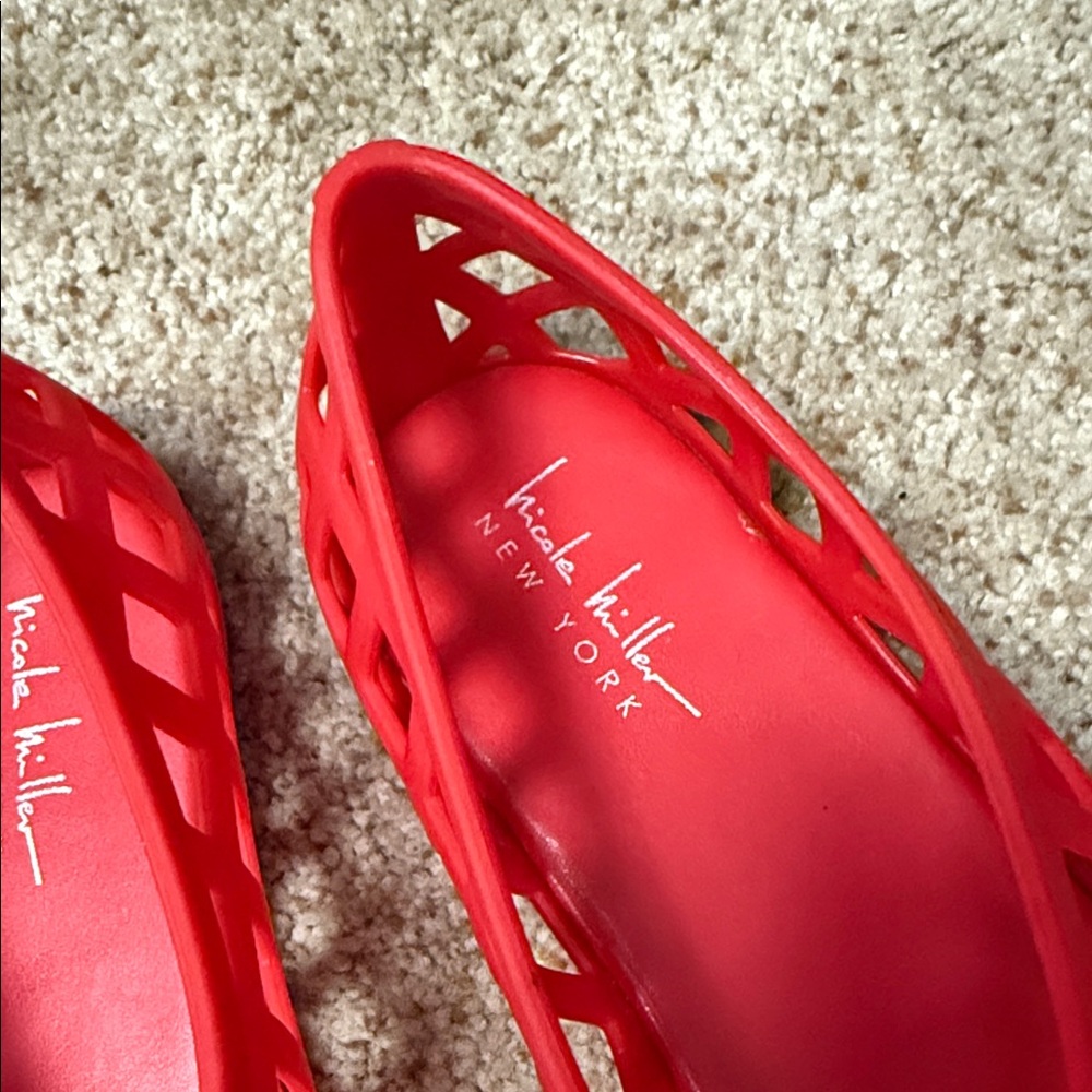Red Women Shoes - Picture 3 of 6